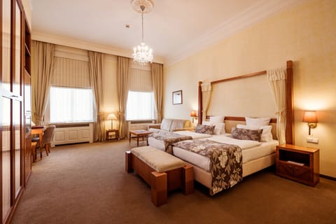 Superior Double Room | Hypo-allergenic bedding, Select Comfort beds, minibar, in-room safe