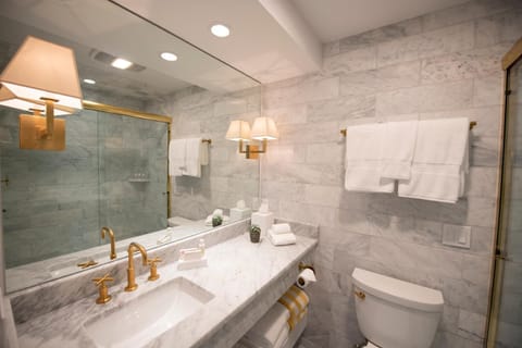Luxury Room, 1 King Bed, River View | Bathroom | Combined shower/tub, designer toiletries, hair dryer, bathrobes