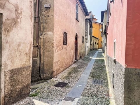 Wall, Alley, Road Surface, Road, Street, Flooring, Neighbourhood, Cobblestone, Concrete, Walkway
