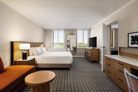 Presidential Suite, 1 King Bed | In-room safe, desk, blackout drapes, iron/ironing board