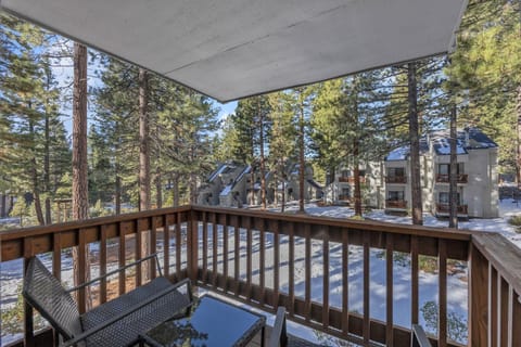 Condo, 2 Bedrooms | Property grounds