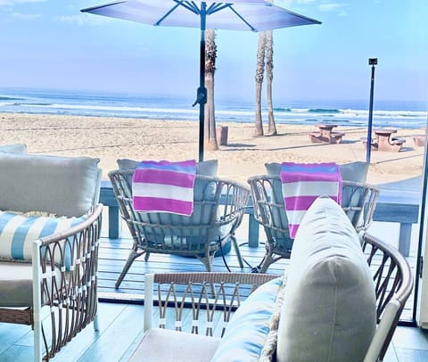 Welcome to a true beachfront house on a sandy beach in Oceanside