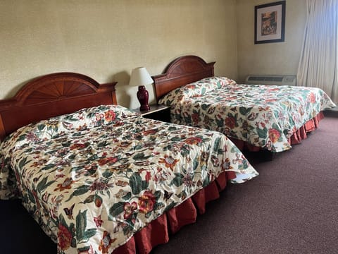 Standard Room, 2 Queen Beds, Mountain View | Laptop workspace, free WiFi