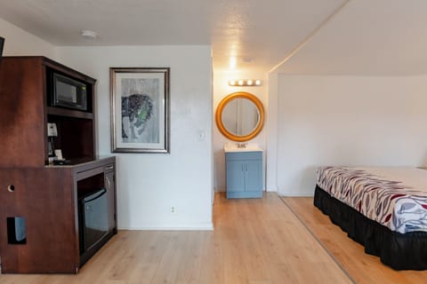 Basic Double Room | Living area