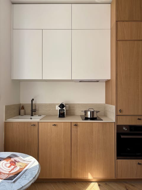 Comfort Apartment, City View | Private kitchen