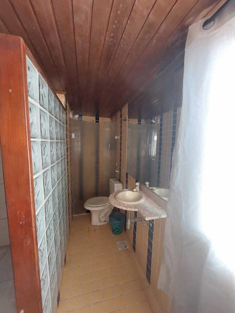 Suite casal 401 com ar, tv e cozinha | Bathroom