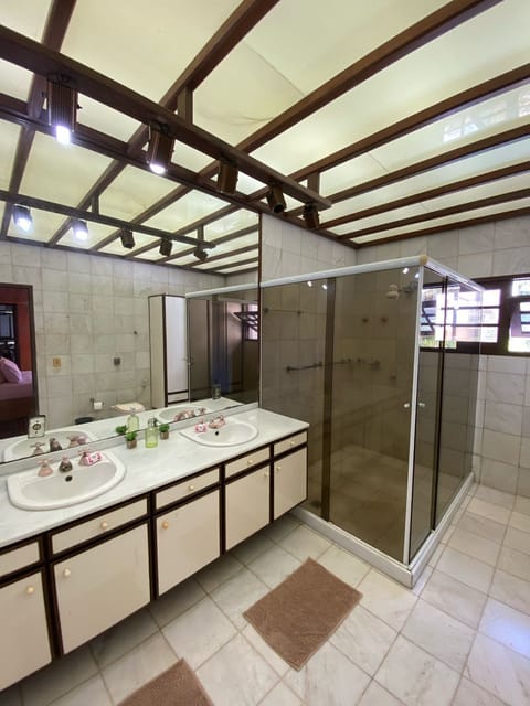 Business Room | Bathroom