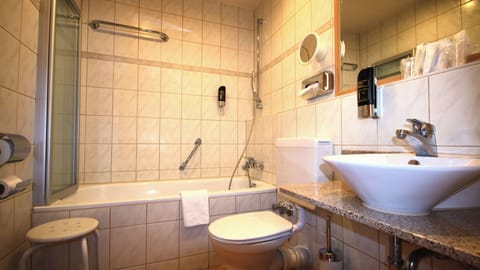 Premium Twin Room | Bathroom | Shower, hair dryer, bathrobes, slippers