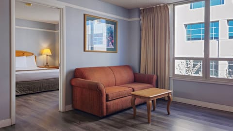 One-Bedroom Corner Suite | In-room safe, desk, blackout drapes, iron/ironing board