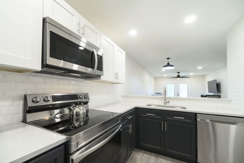 Suite, 2 Bedrooms | Private kitchen | Fridge, microwave, oven, stovetop