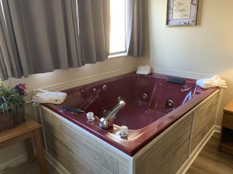 Condo, 1 Bedroom, Jetted Tub (103) | Private spa tub