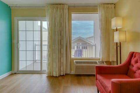 Standard King Room | Individually furnished, blackout drapes, soundproofing, free WiFi