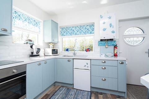 Dishwasher, electric kettle, toaster, cookware/dishes/utensils