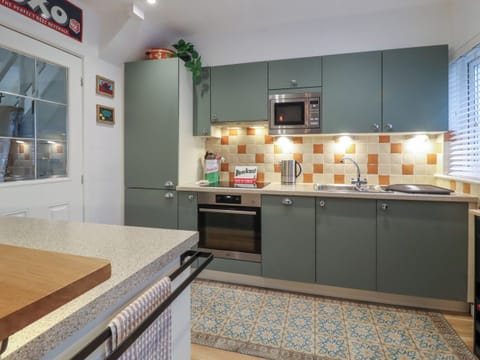 Fridge, dishwasher, electric kettle, toaster