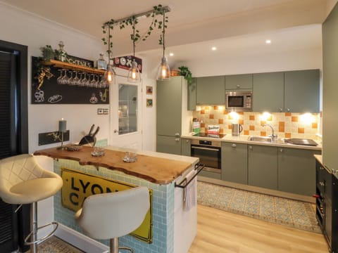 Fridge, dishwasher, electric kettle, toaster