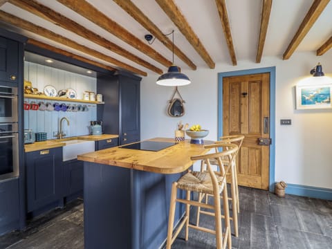 Fridge, dishwasher, toaster, cookware/dishes/utensils