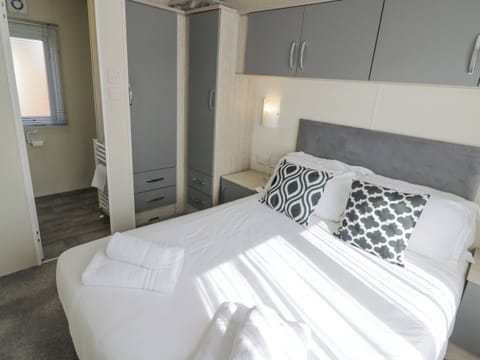 2 bedrooms, individually decorated, individually furnished, free WiFi