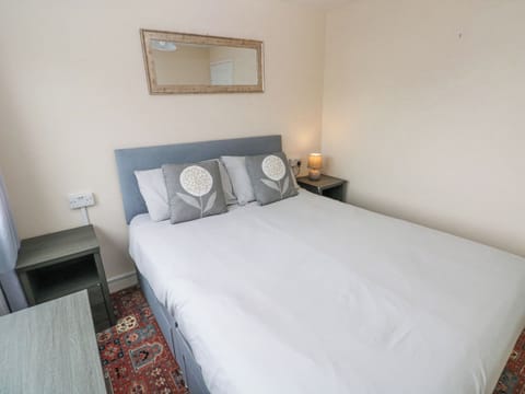 2 bedrooms, individually decorated, individually furnished