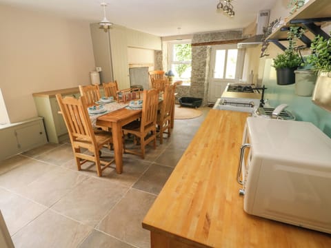 Fridge, electric kettle, toaster, cookware/dishes/utensils