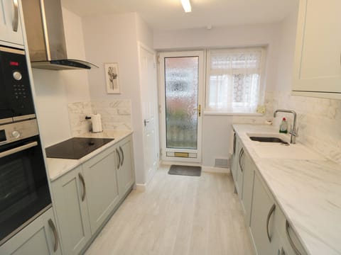 Fridge, dishwasher, electric kettle, cookware/dishes/utensils