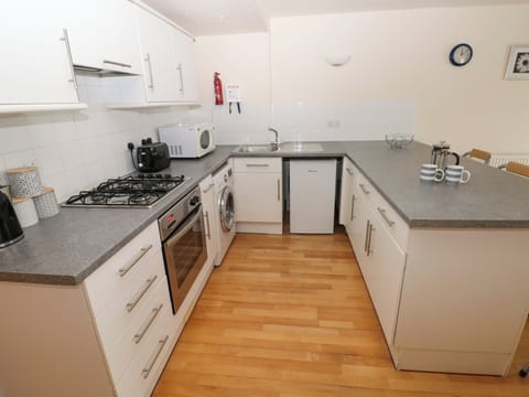 Cookware/dishes/utensils