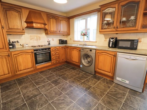 Fridge, electric kettle, toaster, cookware/dishes/utensils