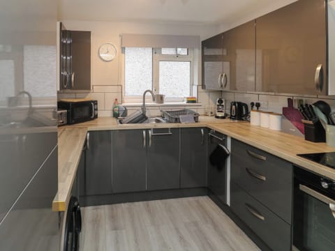 Fridge, dishwasher, electric kettle, toaster