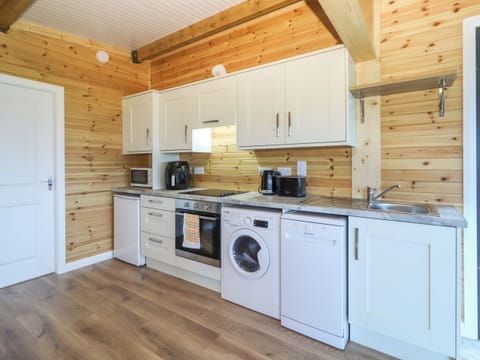 Dishwasher, cookware/dishes/utensils