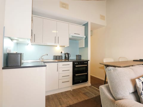 Cookware/dishes/utensils