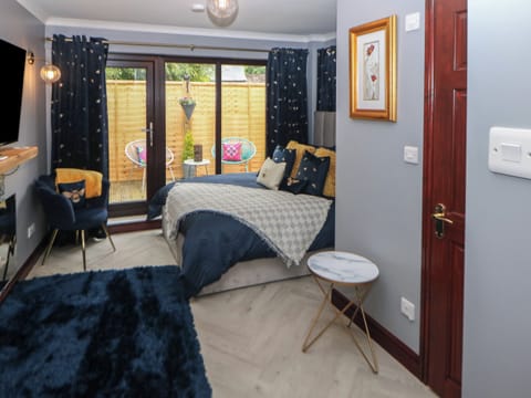 1 bedroom, individually decorated, individually furnished, free WiFi