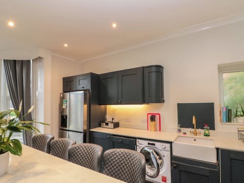 Fridge, dishwasher, electric kettle, toaster