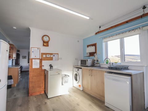 Dishwasher, cookware/dishes/utensils