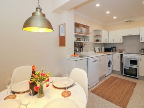 Dishwasher, cookware/dishes/utensils