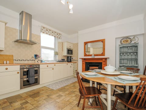 Fridge, dishwasher, cookware/dishes/utensils