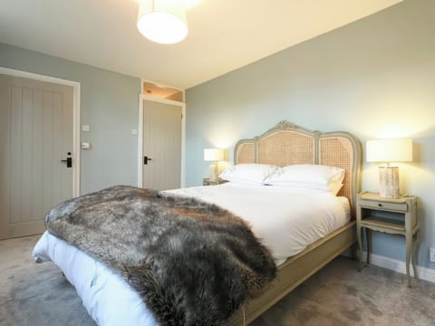 2 bedrooms, individually decorated, individually furnished, free WiFi