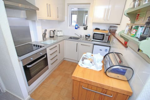 Fridge, dishwasher, cookware/dishes/utensils