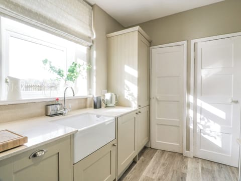 Fridge, dishwasher, electric kettle, cookware/dishes/utensils