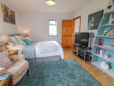 3 bedrooms, individually decorated, individually furnished, free WiFi