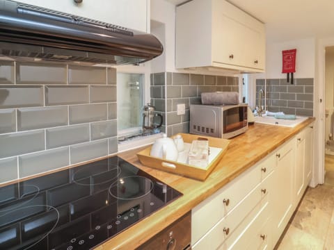 Fridge, dishwasher, cookware/dishes/utensils