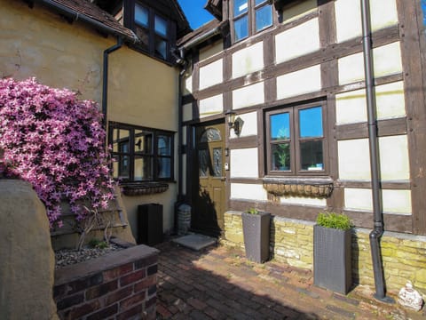 Cottage | Exterior detail