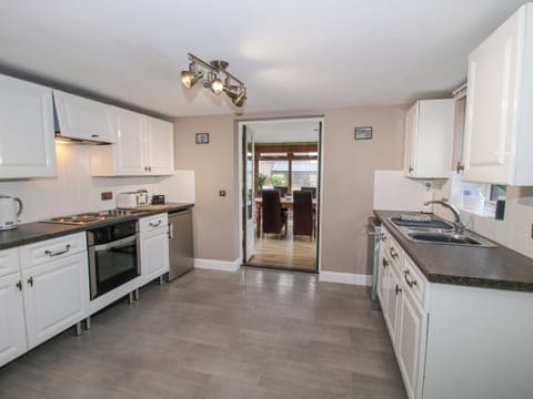 Dishwasher, cookware/dishes/utensils