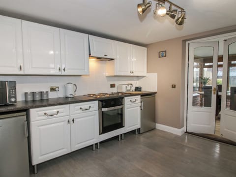 Dishwasher, cookware/dishes/utensils