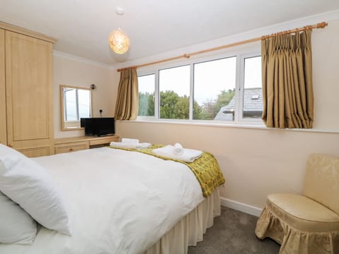 2 bedrooms, individually decorated, individually furnished, free WiFi