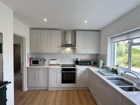 Cookware/dishes/utensils