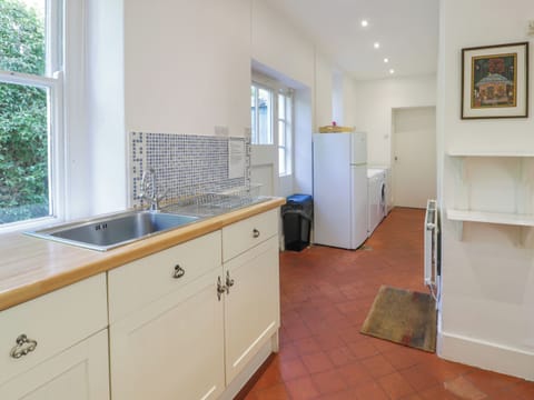 Fridge, dishwasher, cookware/dishes/utensils