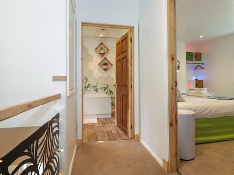 2 bedrooms, individually decorated, individually furnished, free WiFi