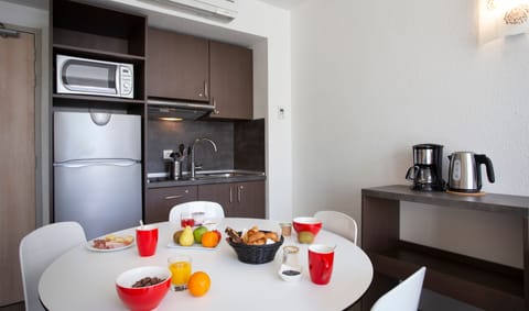 Grand Apartment, Balcony | Private kitchen | Fridge, microwave, stovetop, coffee/tea maker