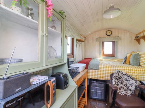 1 bedroom, individually decorated, individually furnished