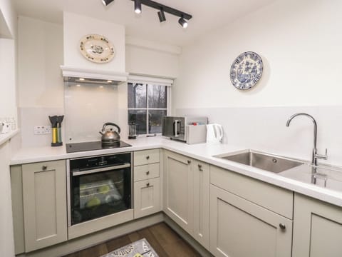 Fridge, dishwasher, electric kettle, toaster