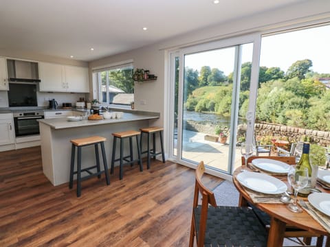 Fridge, dishwasher, electric kettle, toaster